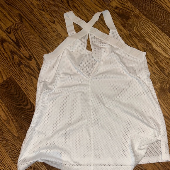 Nike work out pinnie tank top. - Picture 2 of 3